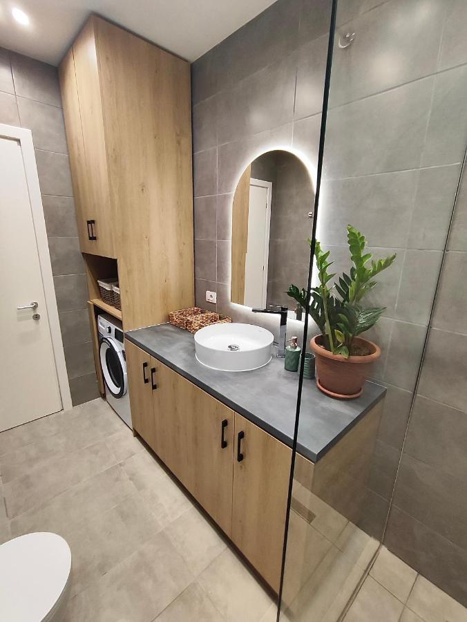 Modern Style 2Br-Apt - 10Min To Skanderbeg Square Leilighet Tiranë Eksteriør bilde